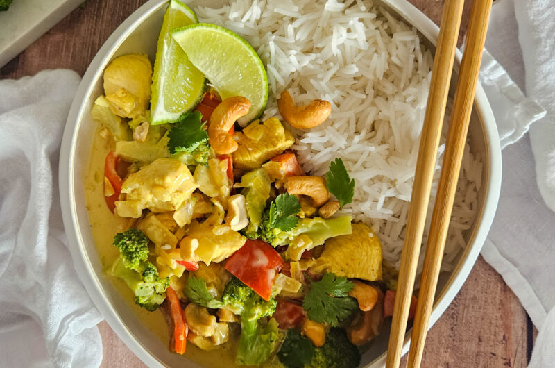 POULET SATAY AUX POIVRONS ET BROCOLIS