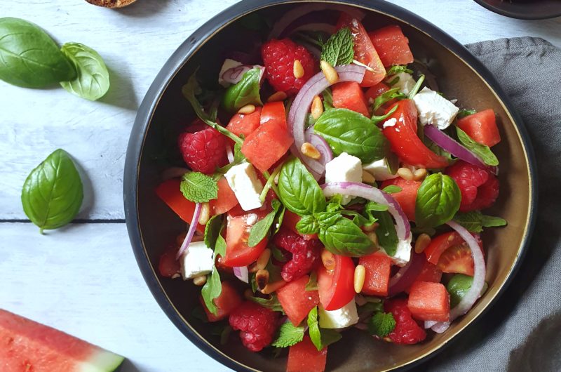 SALADE DE TOMATES ET PASTÈQUE À LA FETA