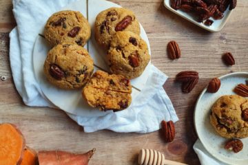 photo culinaire de cookies à la patate douce et noix de pécan caramélisées, une texture fondante et moelleuse