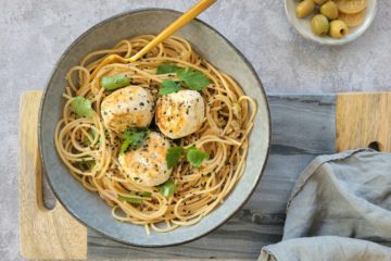 photo culinaire de boulettes de poulet aux olives et au citron confit