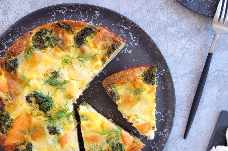 QUICHE SANS PÂTE AUX BROCOLIS ET SAUMON