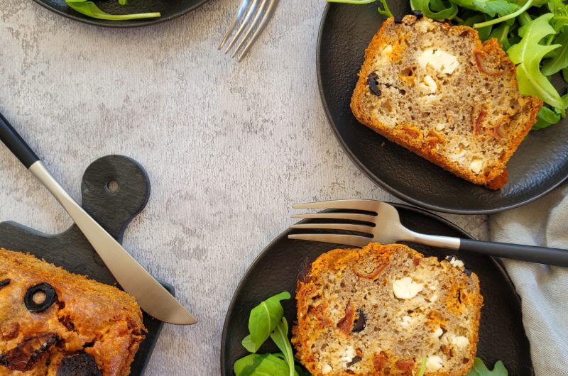 CAKE AU CHORIZO, TOMATES SÉCHÉES ET FETA