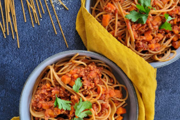 photo culinaire de spaghettis à la bolognaise veggie à base de protéines de soja et de carottes
