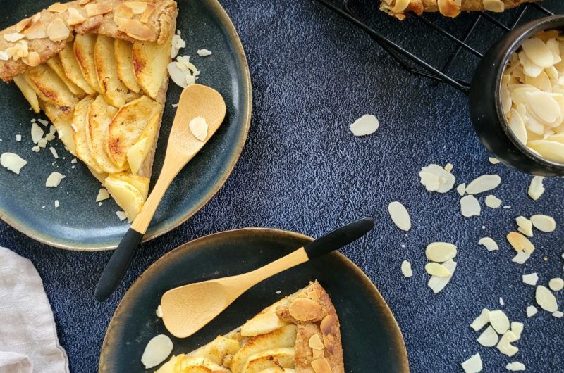TARTE FINE AUX POMMES ET À L'AMANDE