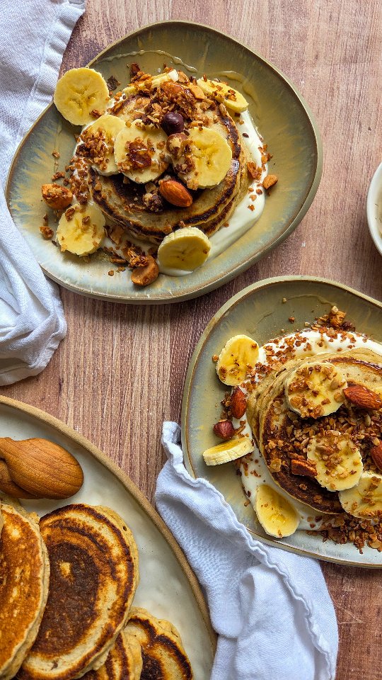 Ça, c'est ma recette favorite de pancakes ! Ils reviennent très souvent chez nous 🥞 Faciles et rapides à préparer, sans sucre ajouté et ultra gourmands, ils sont devenus un vrai incontournable à la maison. Ils plaisent à toute la famille !

La recette se trouve dans mon ebook petit-déjeuner. 30 recettes inédites, gourmandes et à IG bas. Il est disponible sur mon site healthyliciouus (lien direct dans ma bio @healthyliciouus ).

#healthyliciouus #igbas #pancakes #breakfast