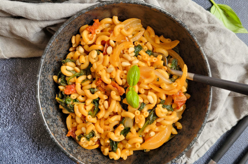 ONE POT PASTA AUX ÉPINARDS ET TOMATES SÉCHÉES