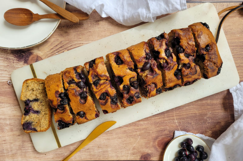 GÂTEAU AU YAOURT, VANILLE ET MYRTILLES