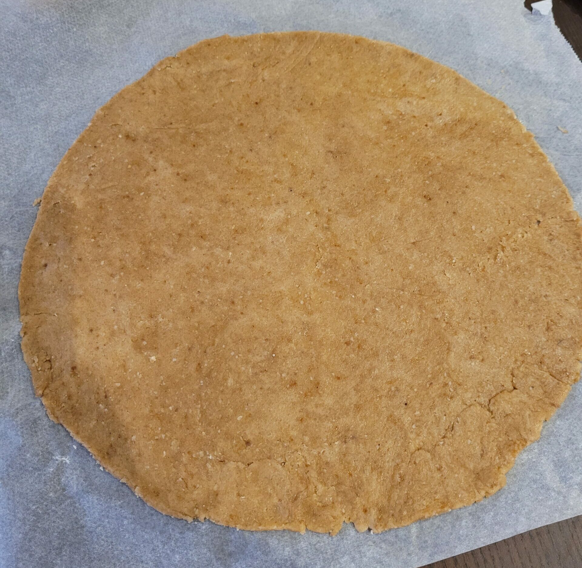 photo de la préparation d'une tarte fine aux pommes et à l'amande