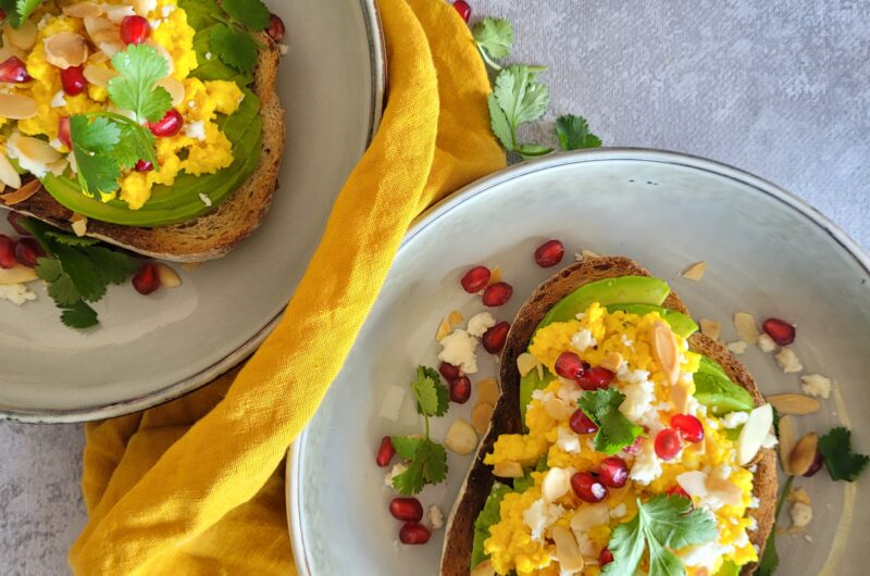 AVOCADO TOAST AUX OEUFS BROUILLÉS