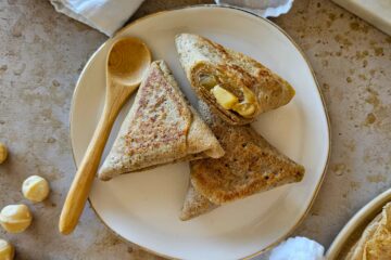 photo culinaire de samoussas de crêpes à la banane, pomme, macadamia et vanille