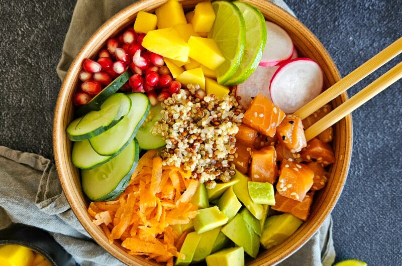 POKE BOWL AU QUINOA ET SAUMON