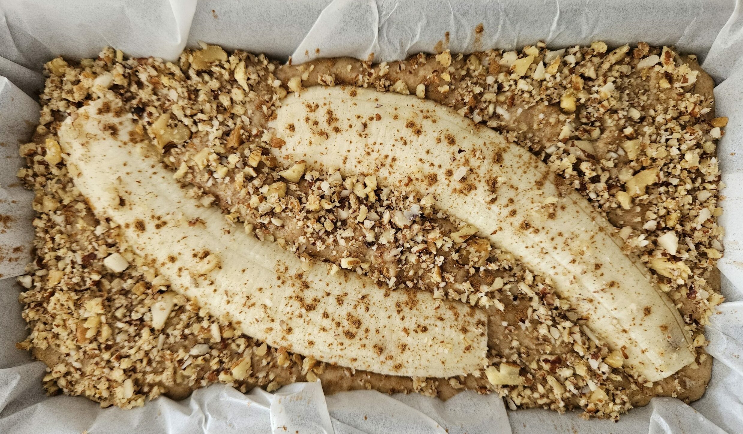 préparation du banana bread à la cannelle et noix caramélisées