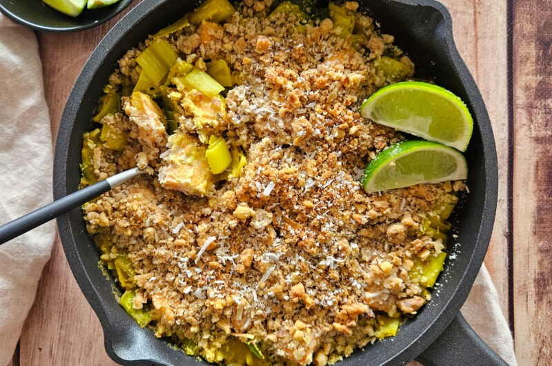 CRUMBLE DE POIREAUX ET SAUMON AU LAIT DE COCO