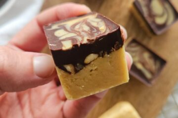 photo culinaire d'une bouchées glacées choco cacahuètes