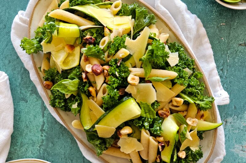 SALADE DE PÂTES AU CITRON, NOISETTES ET PARMESAN