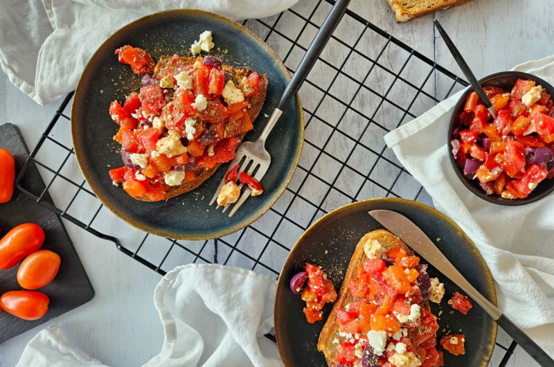 BRUSCHETTA FAÇON DAKOS AUX POIVRONS GRILLÉS