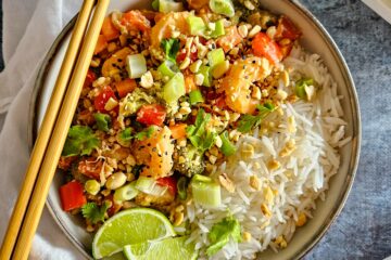 photo culinaire de légumes façon pad thaï ave du riz basmati