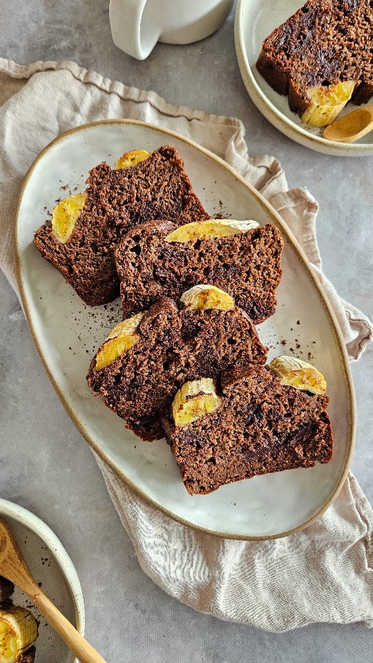 Un banana bread au chocolat ultra moelleux… et sans sucre ajouté ! 🍫🍌 Le secret ? Le sucre naturel des bananes et la douceur du chocolat. Une recette facile, parfaite pour vos collations gourmandes et saines.

Qui a envie d’en goûter une tranche ? 😍
Si ça vous tente, la recette détaillée est sur mon site healthyliciouus dans la rubrique "cakes sucrés" (lien direct vers le site dans ma bio @healthyliciouus )

Vous trouverez aussi sur mon site tous les livres et ebooks disponibles, avec des recettes inédites bien sûr ! 😋
Mon livre Healthy & Happy IG bas est disponible en ligne et en librairie 📙

#healthy #healthyliciouus #healthyfood #mieuxmanger #sanssucre #bananabread #breakfast #collationsaine #foodreels #igbas #chocolat #recetteigbas #alimentationigbas #reequilibragealimentaire #recettefacile #recettesaine