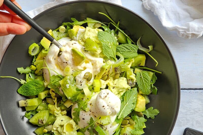 BURRATA À L'AVOCAT, KIWI ET CITRONNELLE