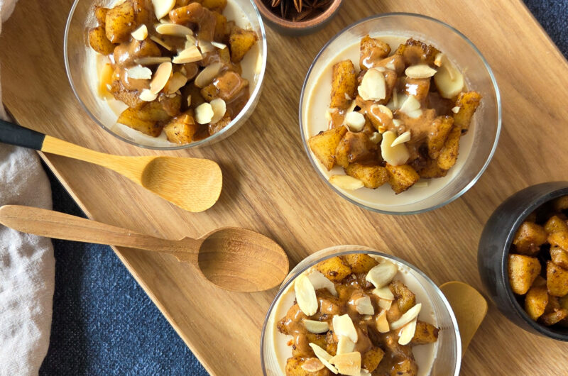 PANNA COTTA AU CHAÏ, POMMES FONDANTES, AMANDE