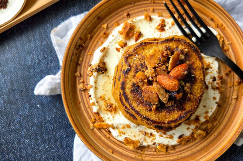 PANCAKES À LA PATATE DOUCE ET ÉPICES
